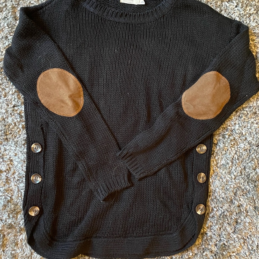 NWOT Francesca’s Black Sweater